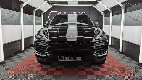 2023 Porsche Cayenne / Black Main