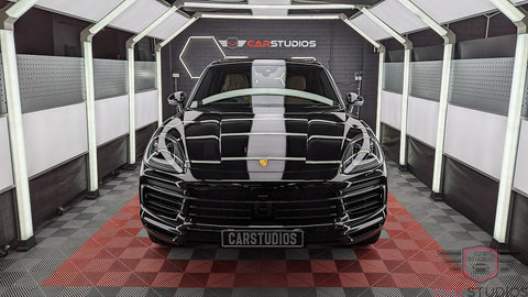 2023 Porsche Cayenne / Black Main Far