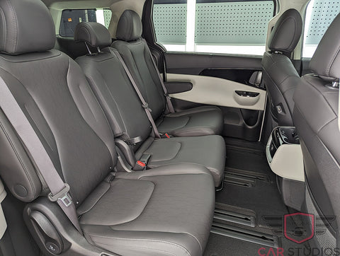 2023 Kia Carnival / White Back Seats