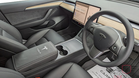 2023 Tesla Model Y / Grey Interior