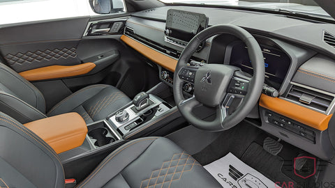 2023 Mitsubishi Outlander PHEV Exceed interior