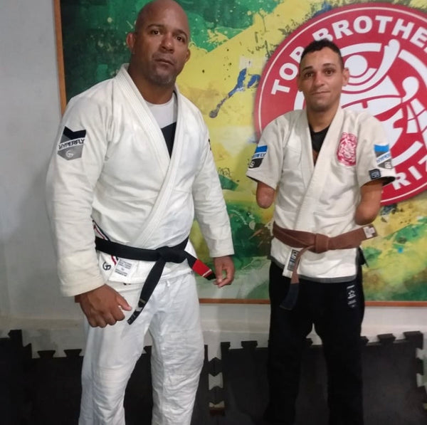 Luciano Mariano at a gym with his coach.