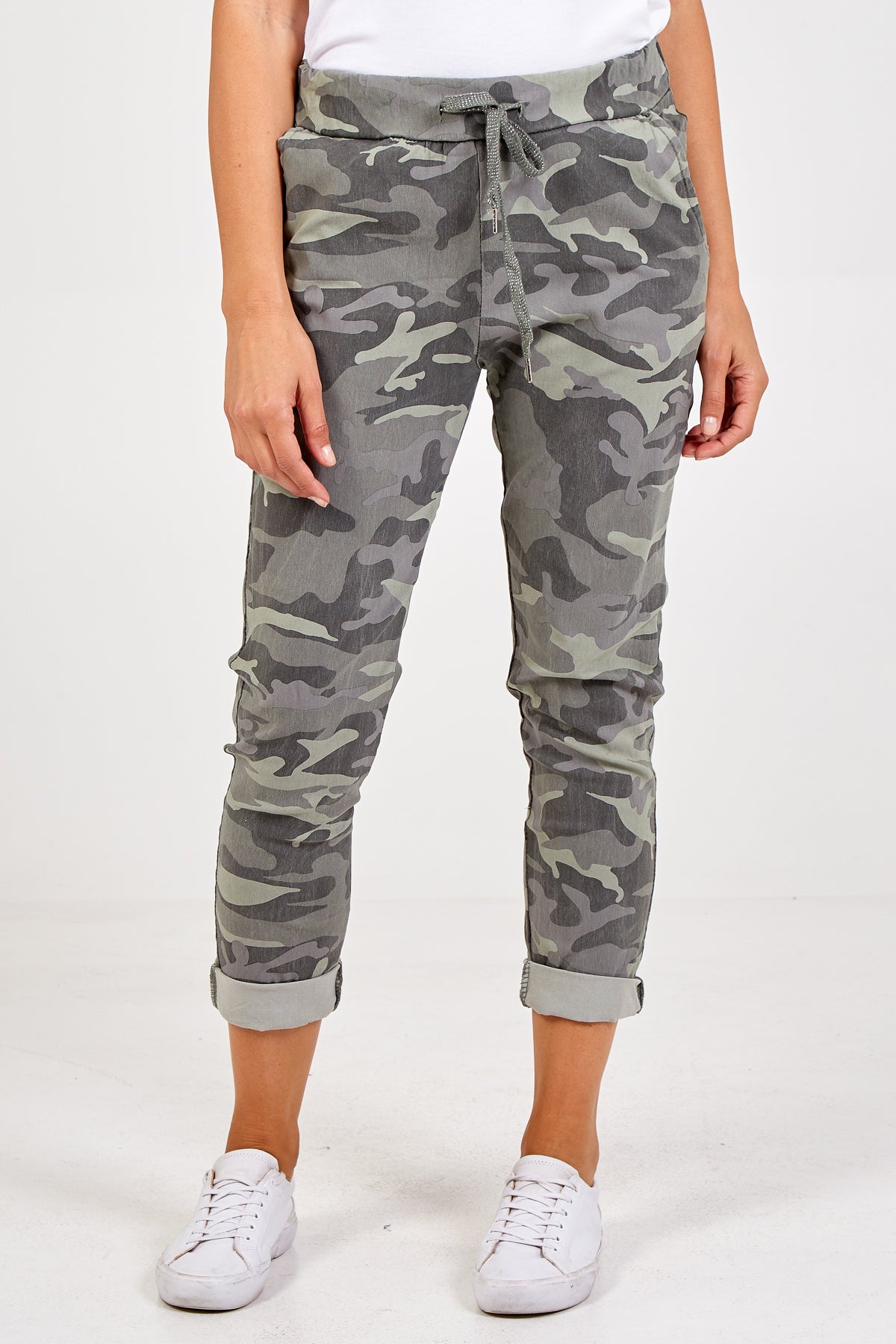 Glamour Outfitters - We LOVE Taylor Swift's Camouflage Trousers as pictured  yesterday in NYC. We are big fans of camouflage trousers and the pattern  was also endorsed recently by Victoria Beckham To