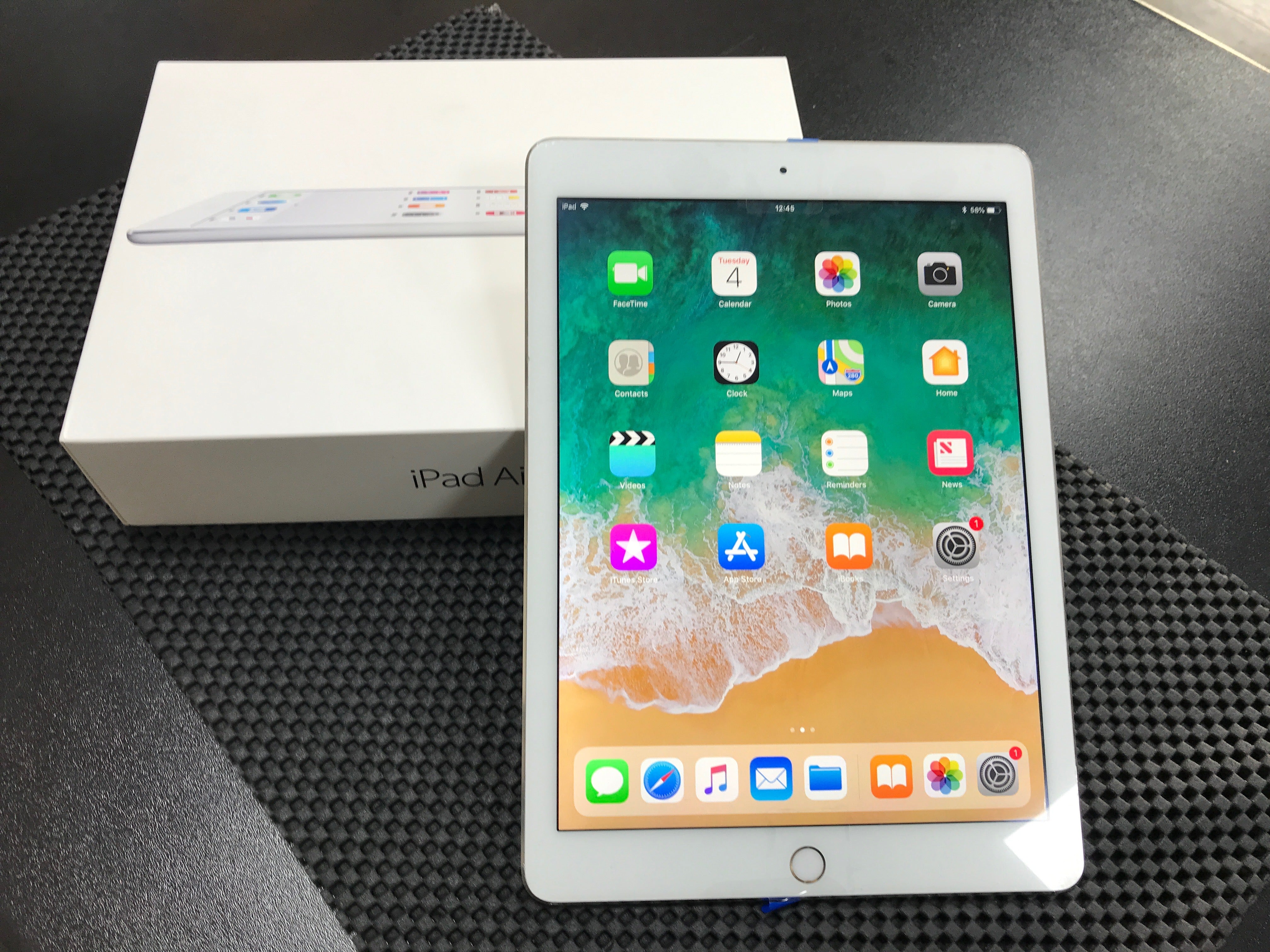 9,800円iPad Air2 Wi-Fi＋Cellularモデル 64GB ゴールド
