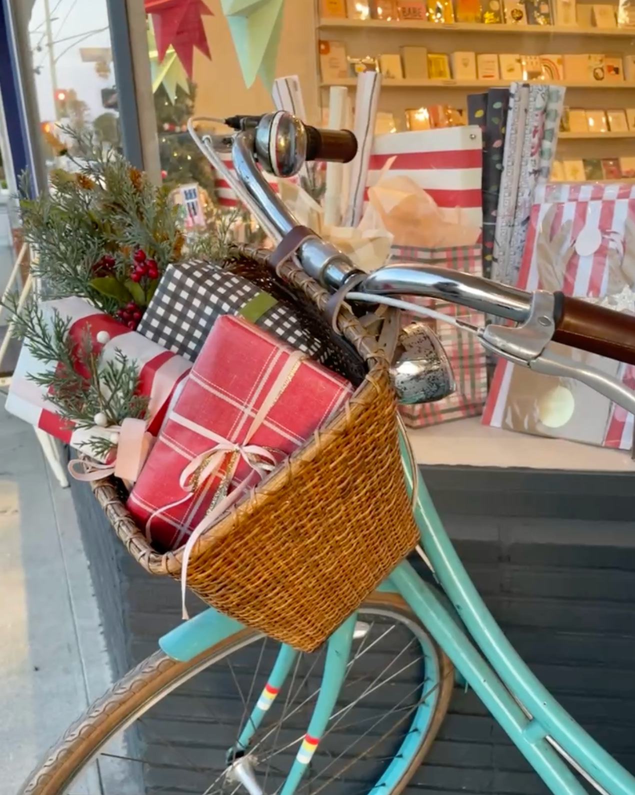 urbanic paper boutique los angeles california gifts stationery greeting cards holiday holidays bike bicycle gift wrap wrapping presents