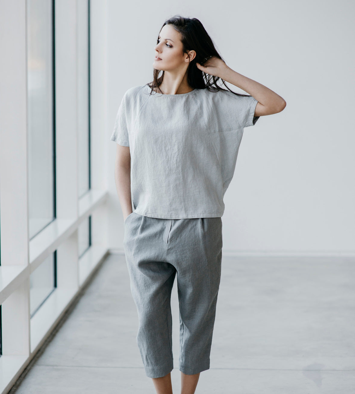 grey linen cropped trousers