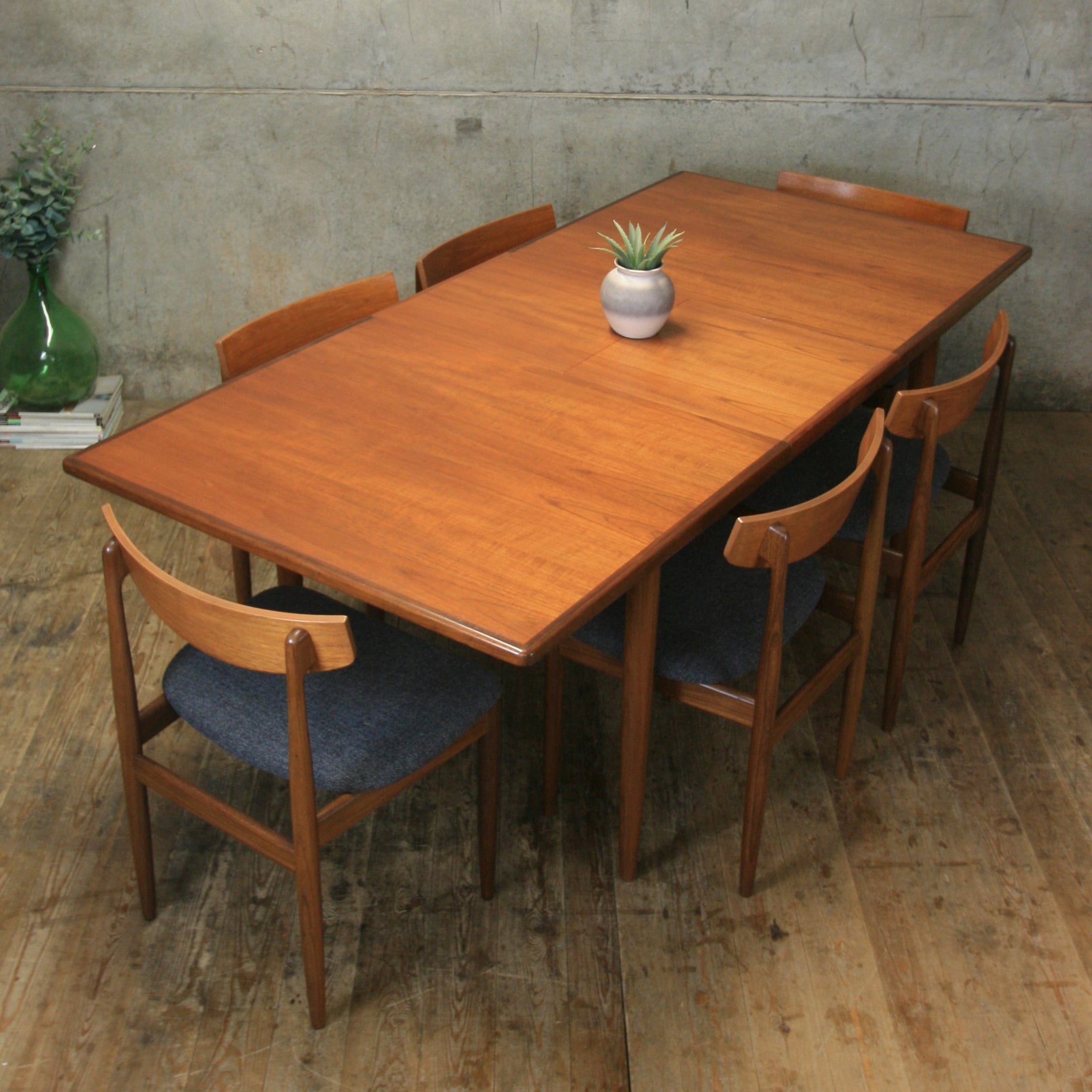 Featured image of post G Plan Extending Dining Table : The rialto offers an all you forethought to eat meal program.