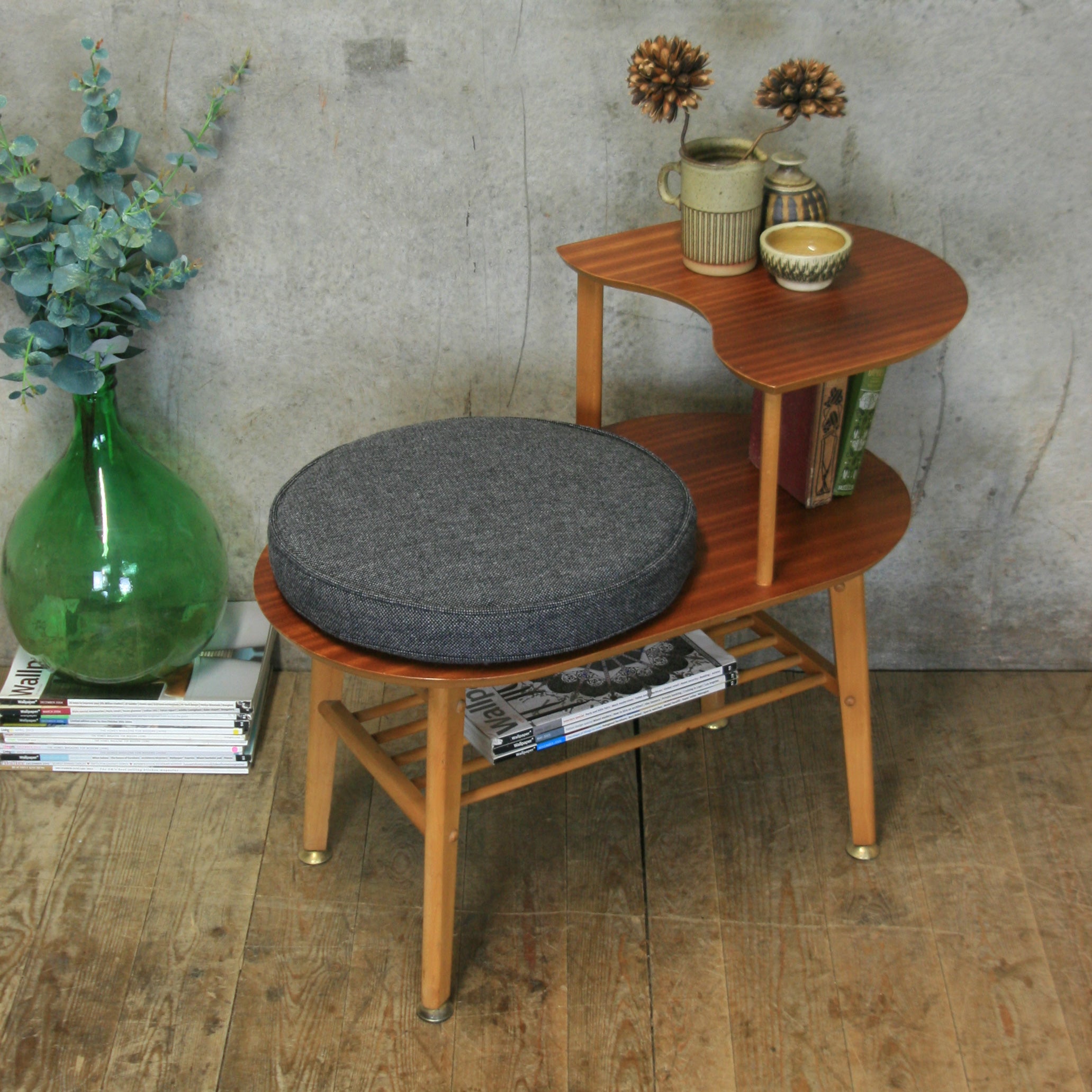 vintage_chippy_heath_telephone_seat_table-2_21d46589-dfb3-4c2e-b156-c61421d9e02e-jpg