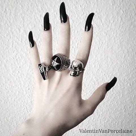 Black Goth Look Nails