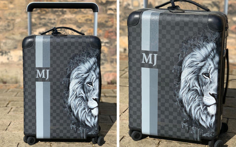 Realistic Lion and Initials by @maisongris_