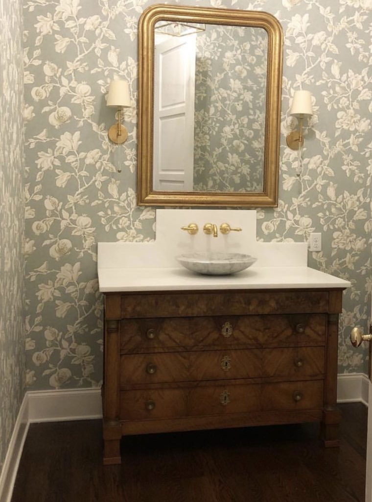 We love what she’s done here with this French regency burled walnut commode, and added a fresh white slab of marble to it. So clean and so pretty!