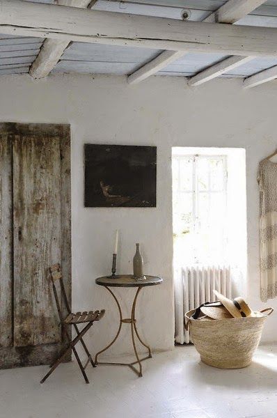 I asked for thick white walls and old doors, just like this inspiration from decord-de-provence.blogspot.fr.