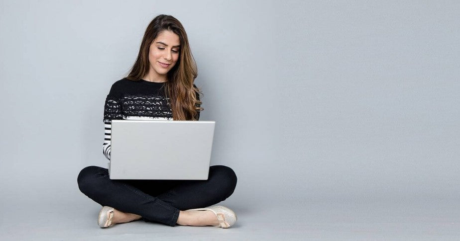 Mujer con laptop