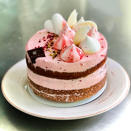 A Raspberry Milkshake Cake with tag that says the words Dello Mano