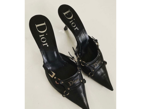 REGALOS DE NAVIDAD DE DISEÑADOR PARA ELEVAR SUS REGALOS Etoile Luxury Vintage Amsterdam dior tacones vintage atemporales