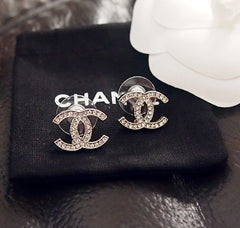 Everything you want to know about Chanel accessories – de Saint