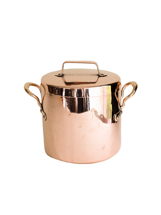 https://cdn.shopify.com/s/files/1/0229/5480/3236/products/1860s-English-Copper-Flat-Strap-Handled-Stock-Pot-Weston-Table-SP.jpg?v=1622831590&width=533