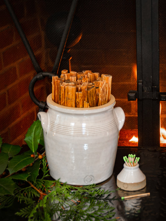 https://cdn.shopify.com/s/files/1/0229/5480/3236/products/Farmhouse-Pottery-Vintage-Fireside-Crock-Weston-Table.jpg?v=1590606983&width=533