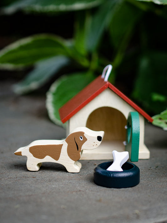 https://cdn.shopify.com/s/files/1/0229/5480/3236/products/Tender-Leaf-Toys-Pet-Dog-Set-Weston-Table.jpg?v=1629191840&width=533