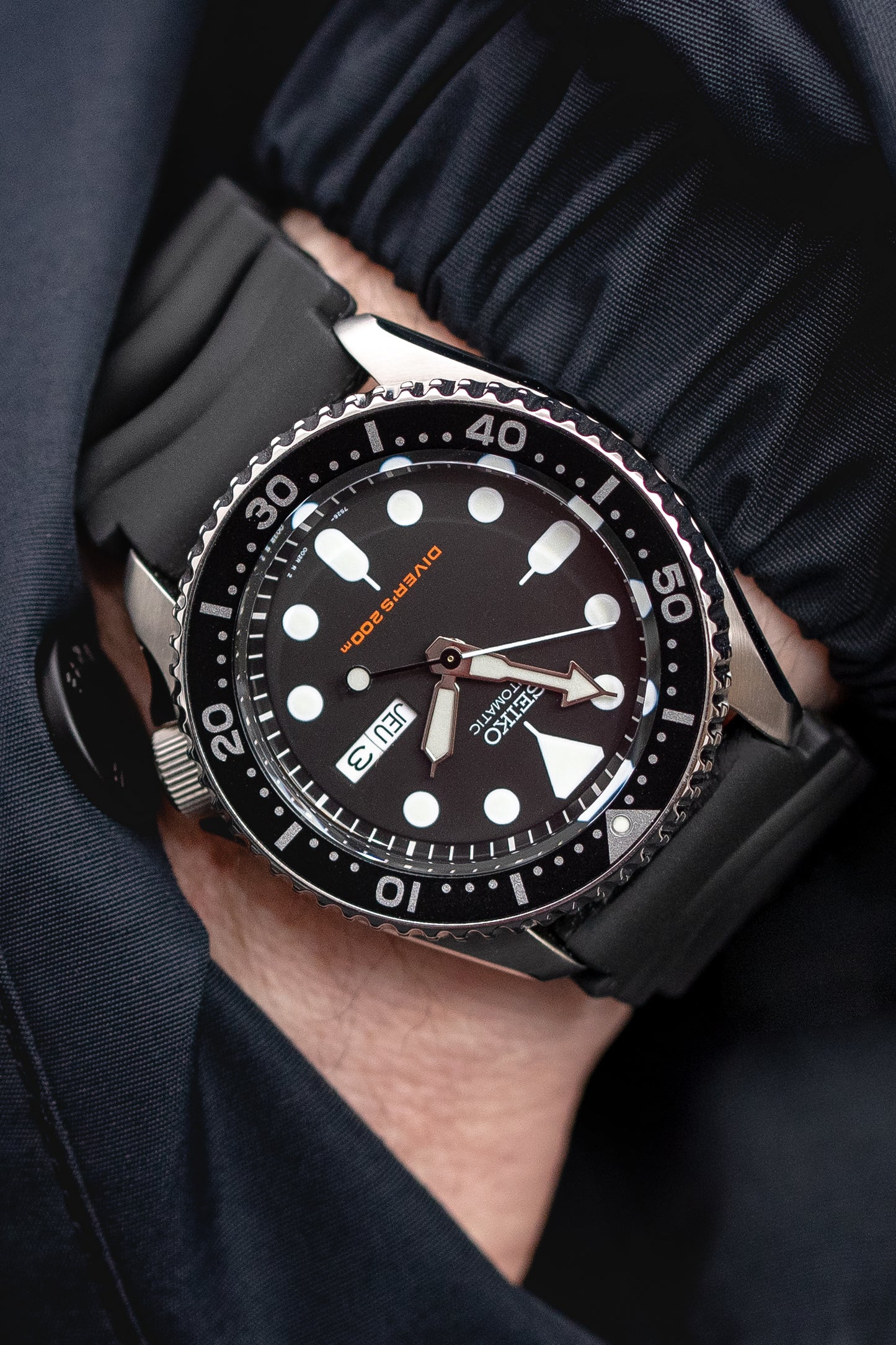 SEIKO SKX007K1 Automatic Men's 42mm Diver Watch – Black Dial & Strap