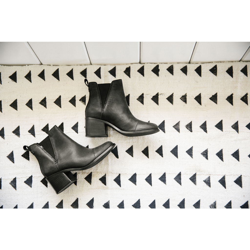 toms black leather esme boots