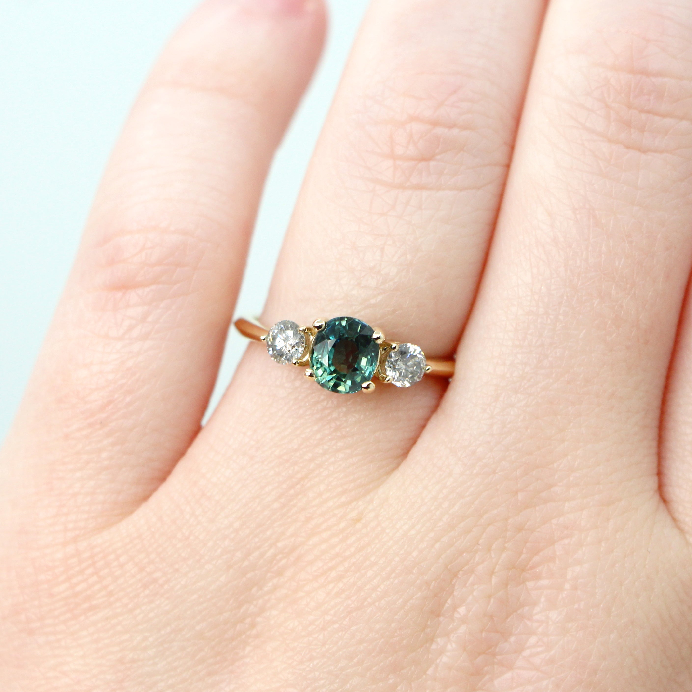 Green Sapphire Half Bezel Engagemenent Ring - LOLiDE