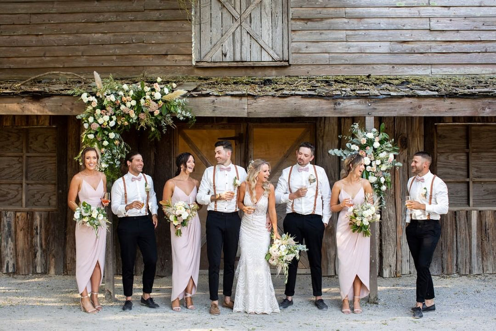 Matched and paired florals and bouqets by @stylemeflowers. Photo by @ariaphotographyaus 