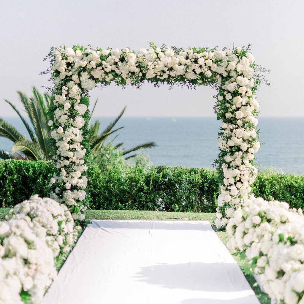 Floral arch in white by @bloomboxdesigns photo by @Aliciatownsend
