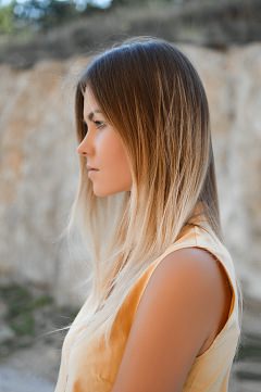 Ombré-Hair-Look von dunkelbraun zu platinblond