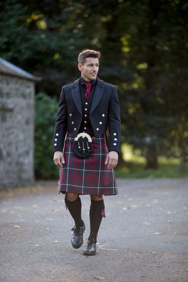 How far in advance should i hire a kilt outfit