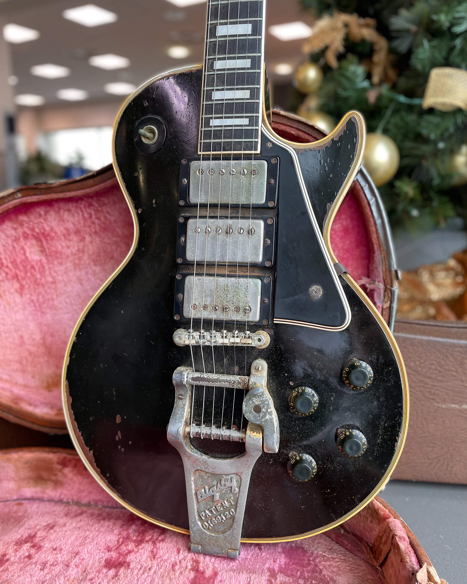 Gibson_Les_Paul_Custom_1960_Black_1728x.jpg