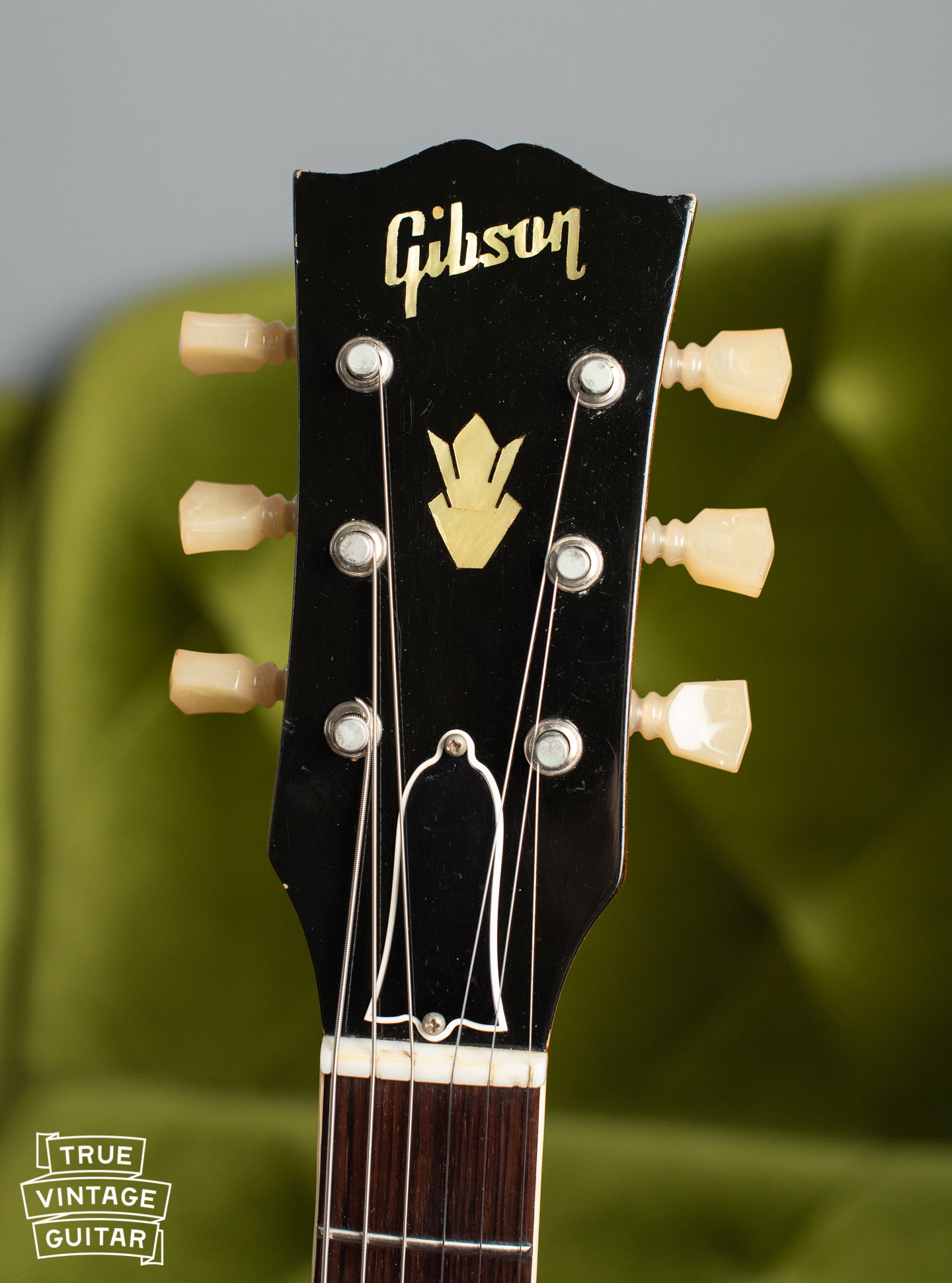 1960 Gibson ES-335 headstock, logo