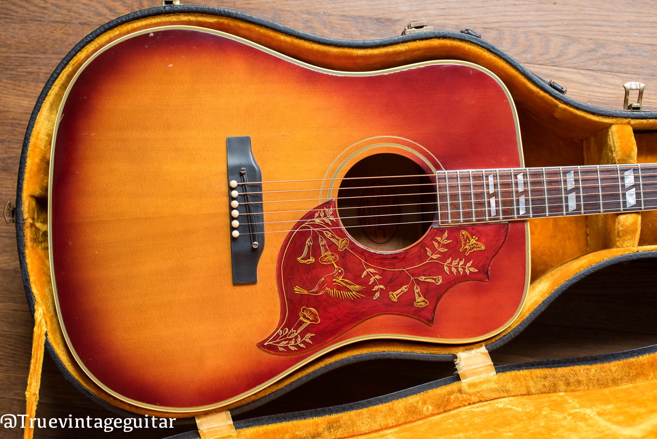 Vintage Gibson Hummingbird guitar original case