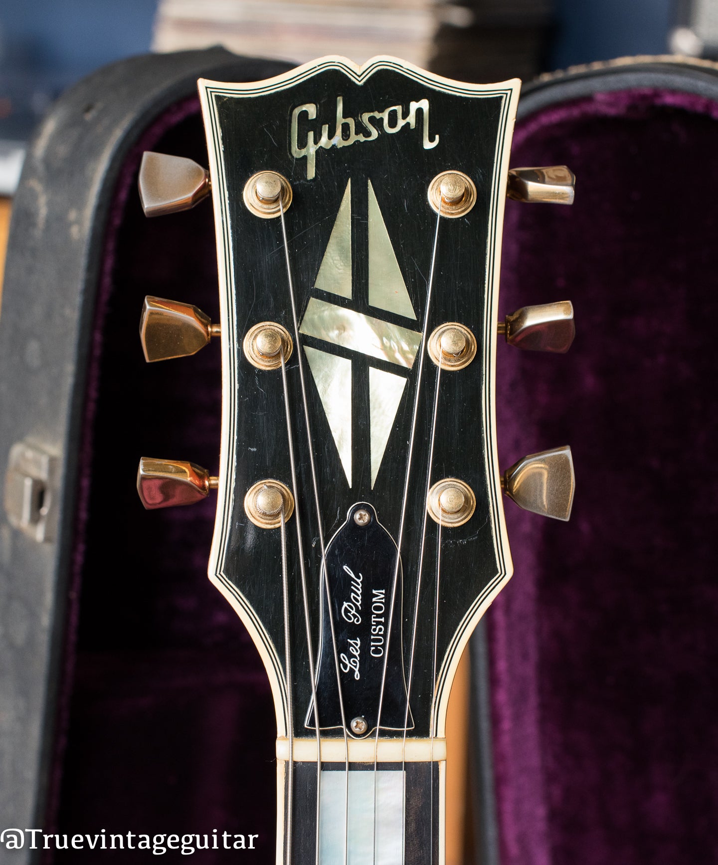 vintage Gibson Les Paul guitar
