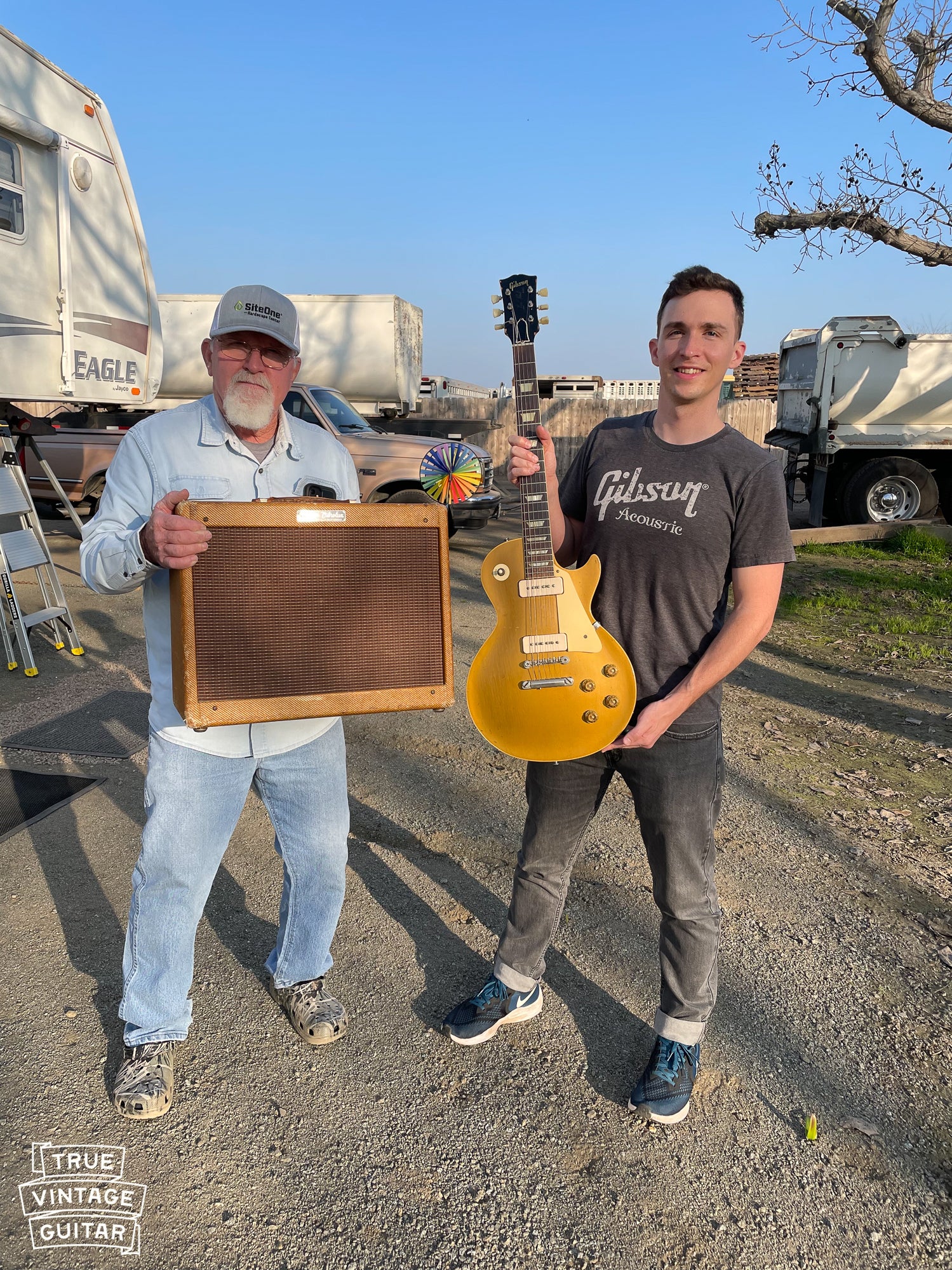 Gibson Les Paul collector buys Gibson Les Paul 1956 gold top in California