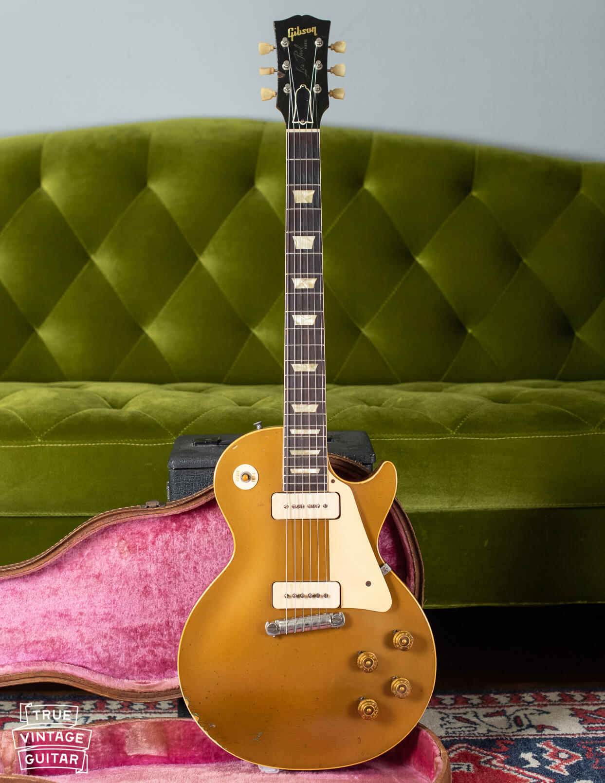 Gibson guitar collector buys 1950s Gibson Les Paul guitars in person