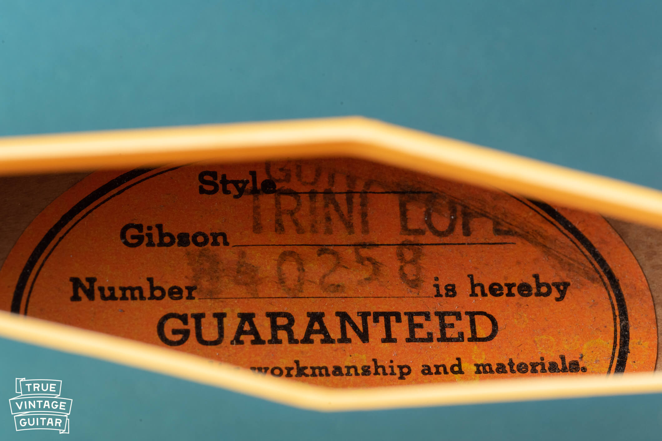 How many Trini Lopez guitars did Gibson make in 1966?