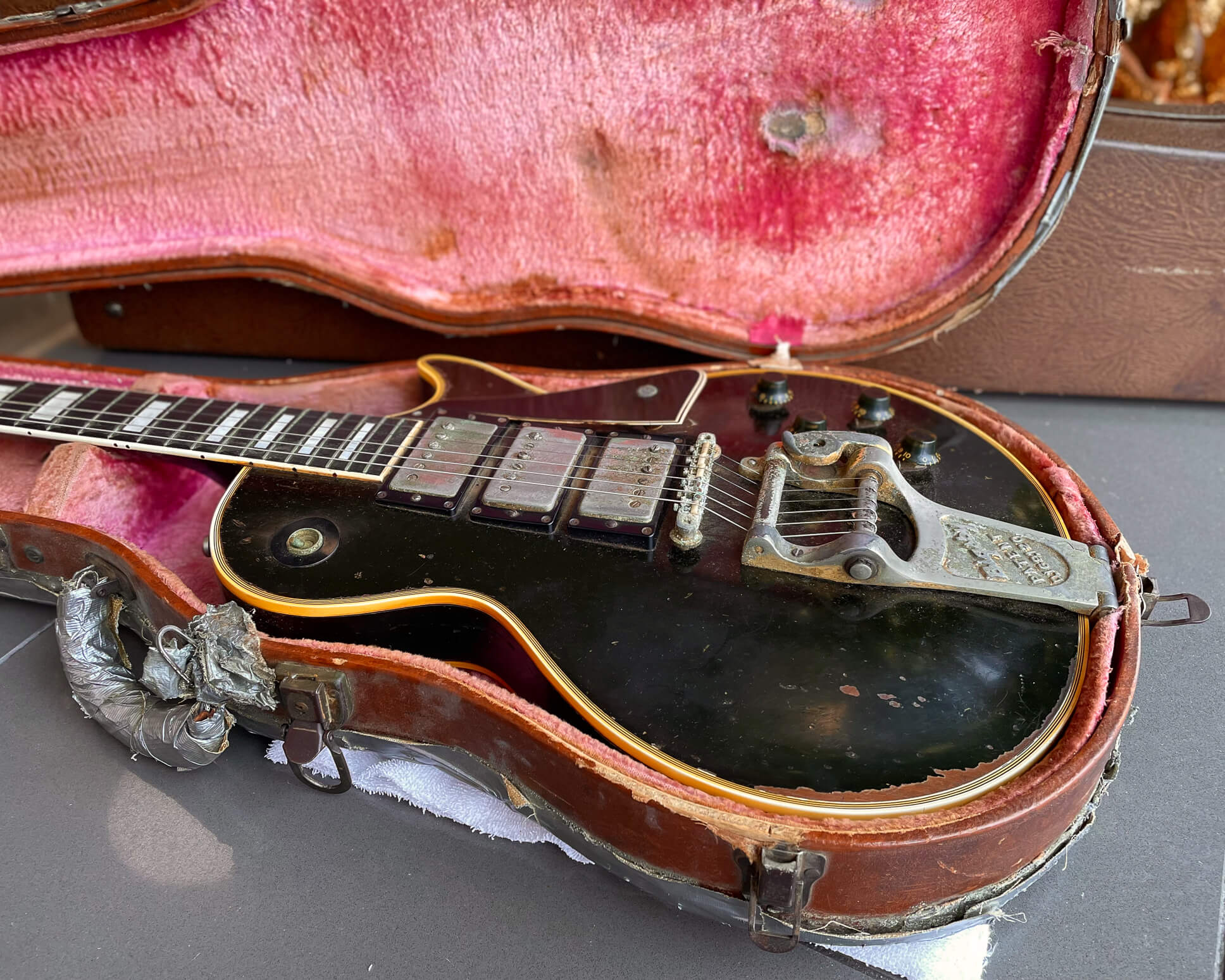 Les Paul Custom 1960 in Black finish with Bigsby tailpiece