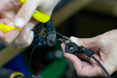 image showing cable cutter cutting the cable