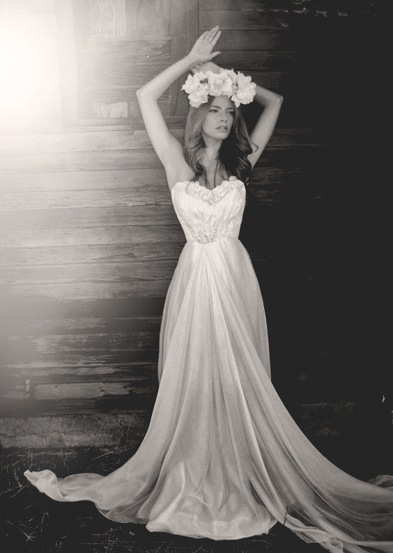 Bella by Lauren Elaine Bohemian Wedding Dresses in Los