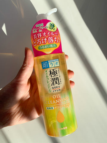 holding Hada Labo Gokujyun Cleansing Oil  japanese cleanser cleansing oil new unopened stylish lifestyle photo high quality product review 肌ラボオイルクレンジング