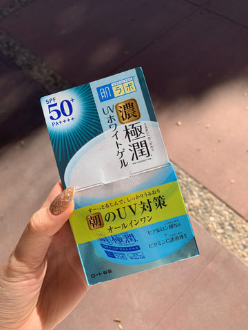 holding sunscreen Hada Labo Gokujyun UV White Gel All-in-one new package unopened lifestyle stylish photo on street background product review 肌ラボ 極潤UVホワイトゲル オールインワン