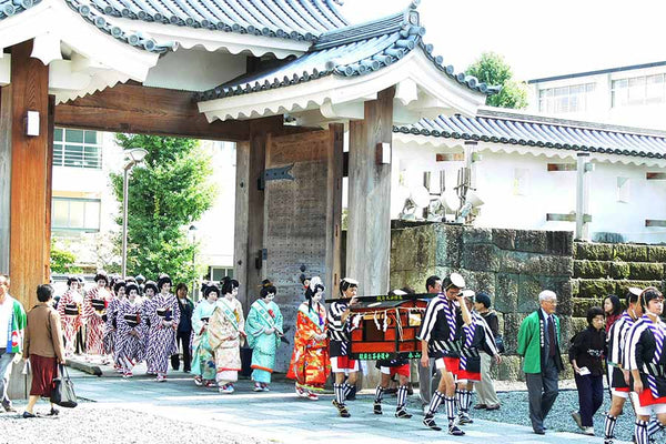 The Ochatsubo Dochu procession is still recreated today. Image courtesy, visit-shizouka.com