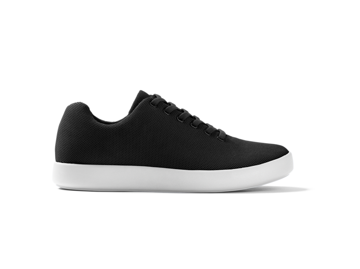 black casual tennis shoes