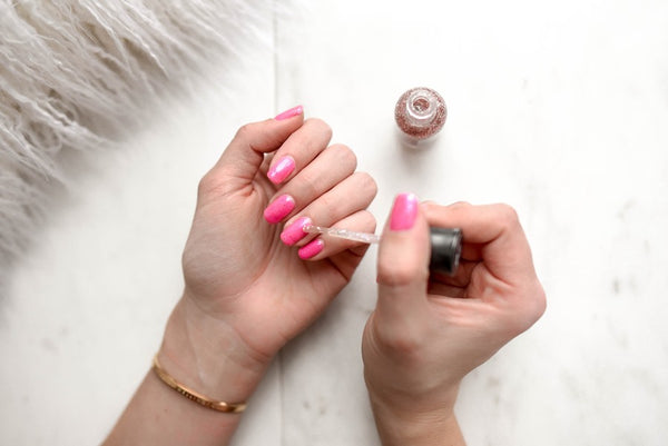 How to apply nail wraps