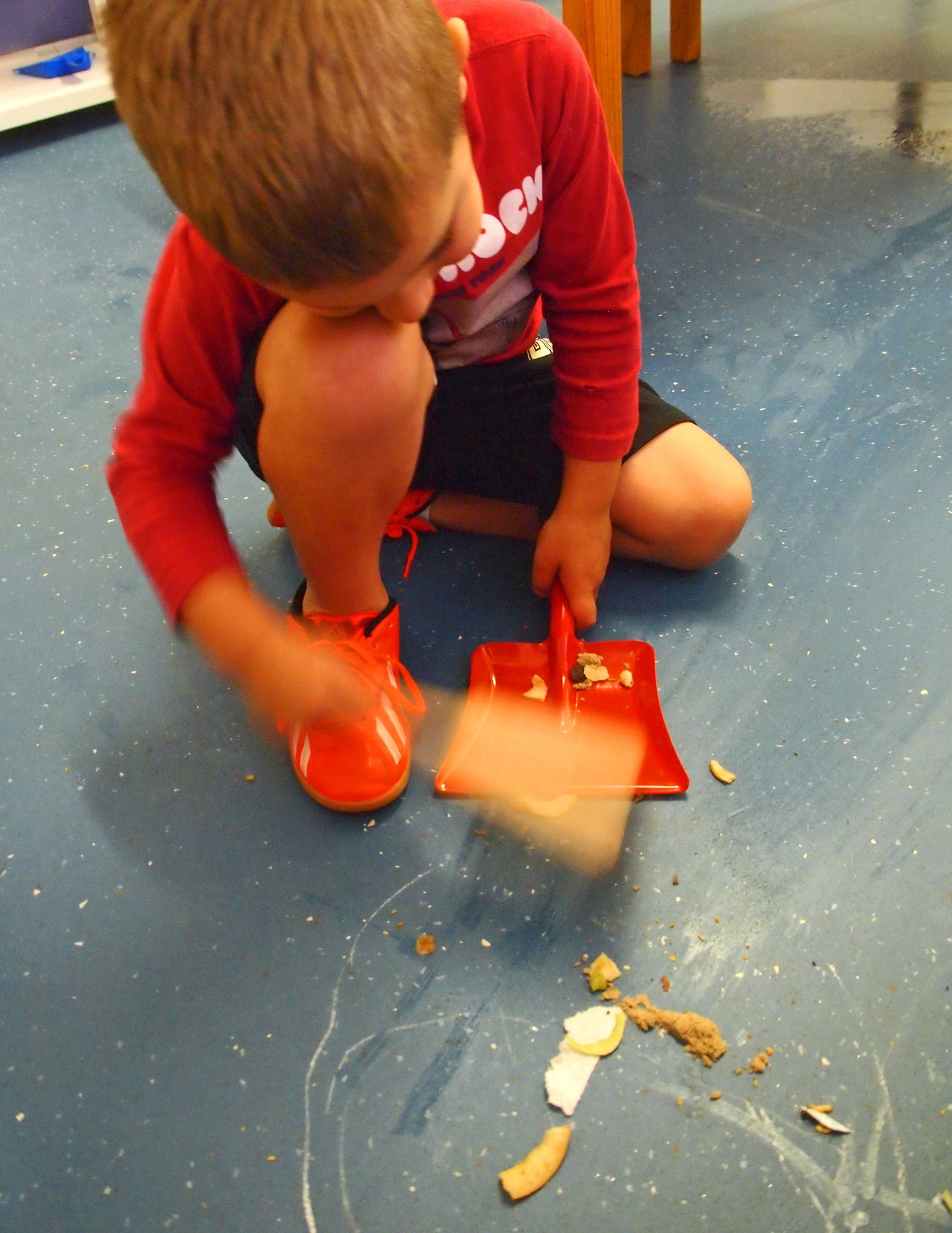 toddler dustpan and brush