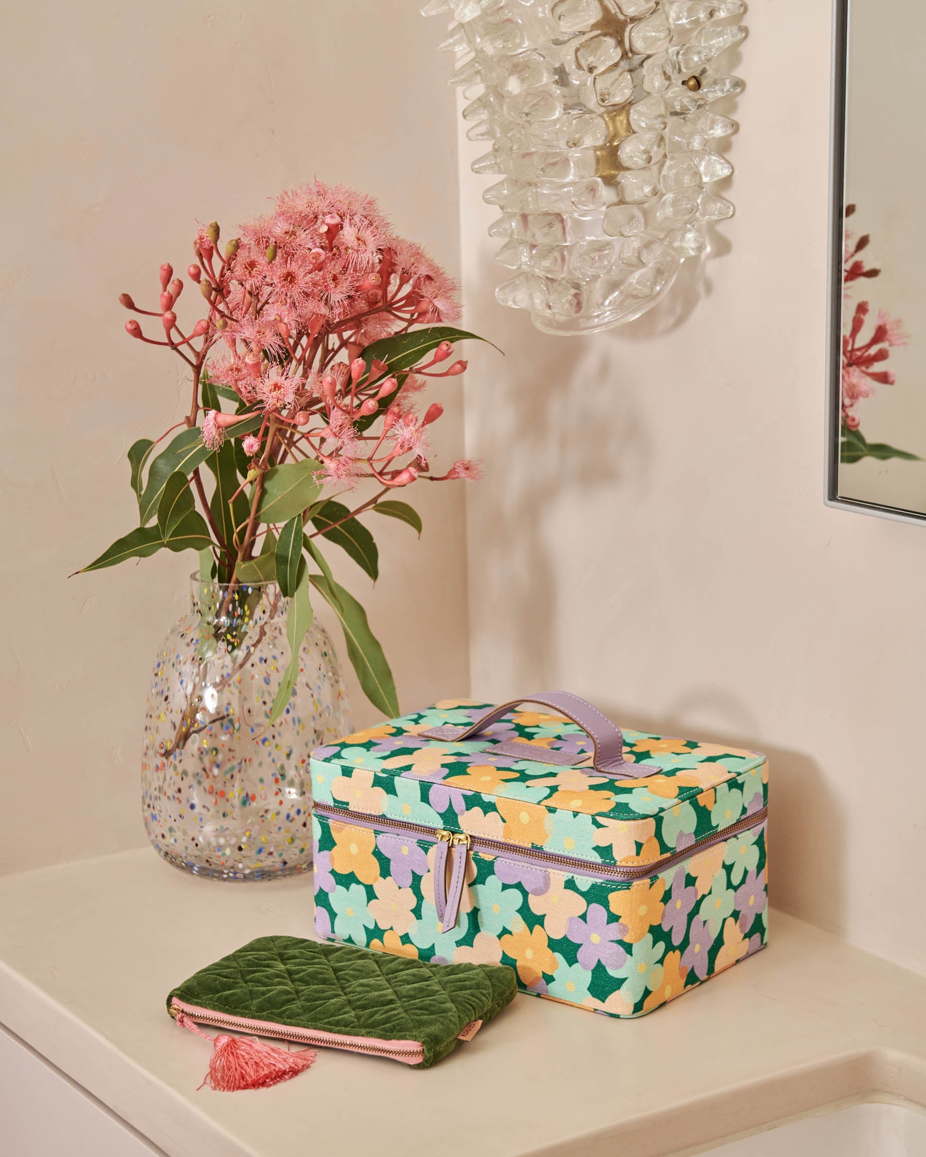 Bush Daisy Toiletry Case