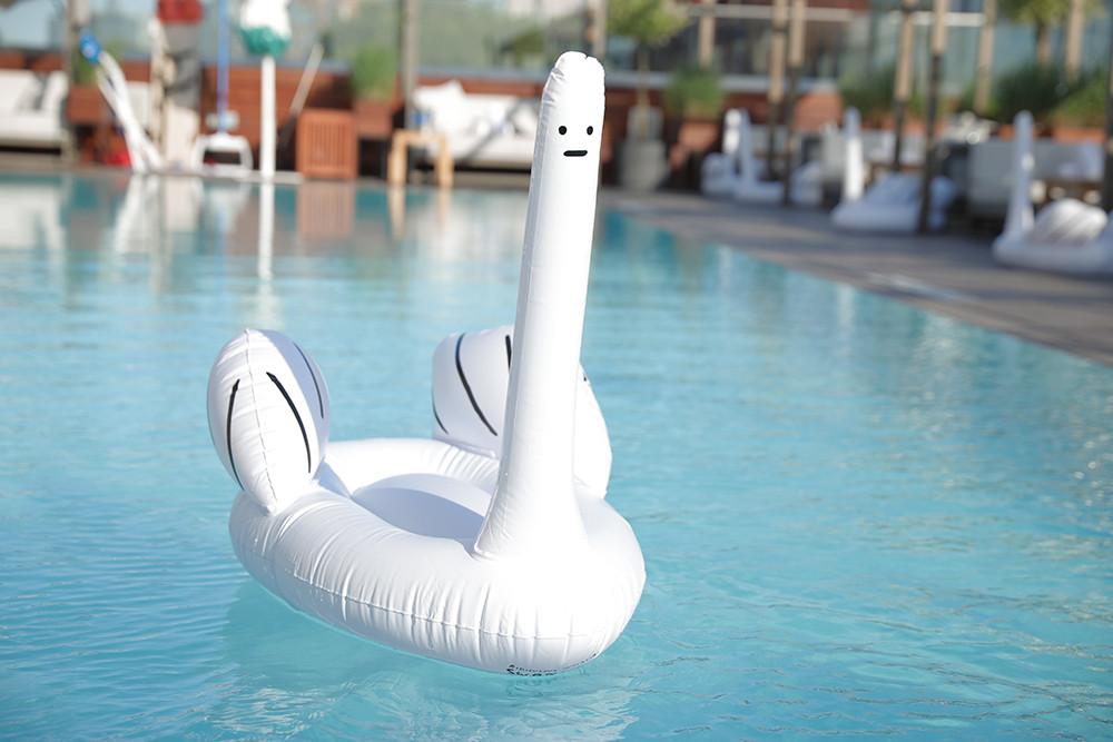 Inflatable Swan-Thing x David Shrigley 