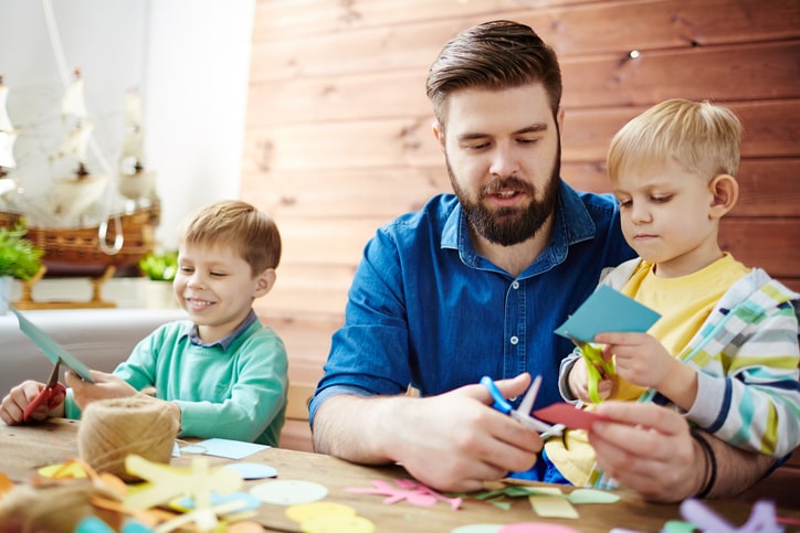 father-doing-crafts-with-his-children-min