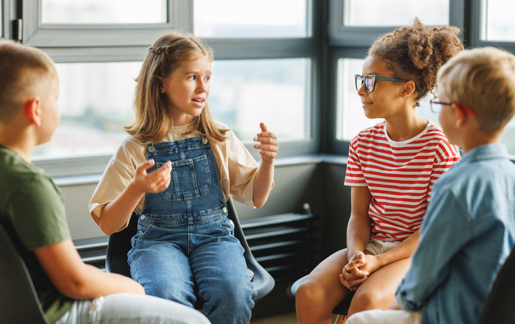 social-and-emotional-development-children-talking.jpg